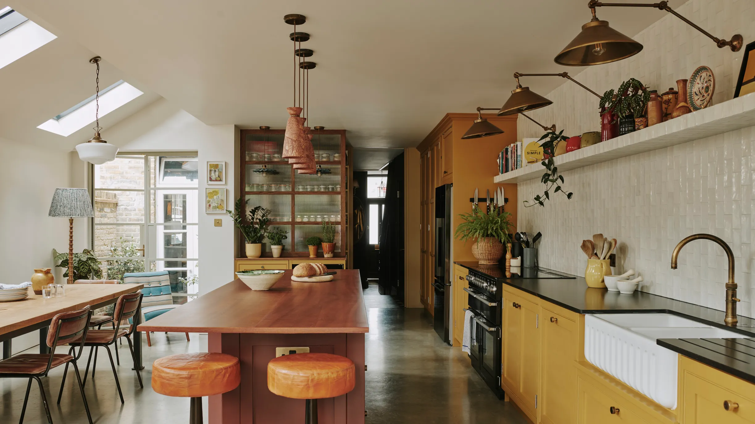 Kitchen & Dining